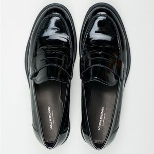 Vagabond Amina Glossy Black Patent Loafers Size 37